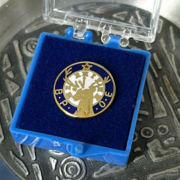 🖤NIB💕 Elks BPOE Round Mini Metal Lapel Pin - Picture 1 of 7